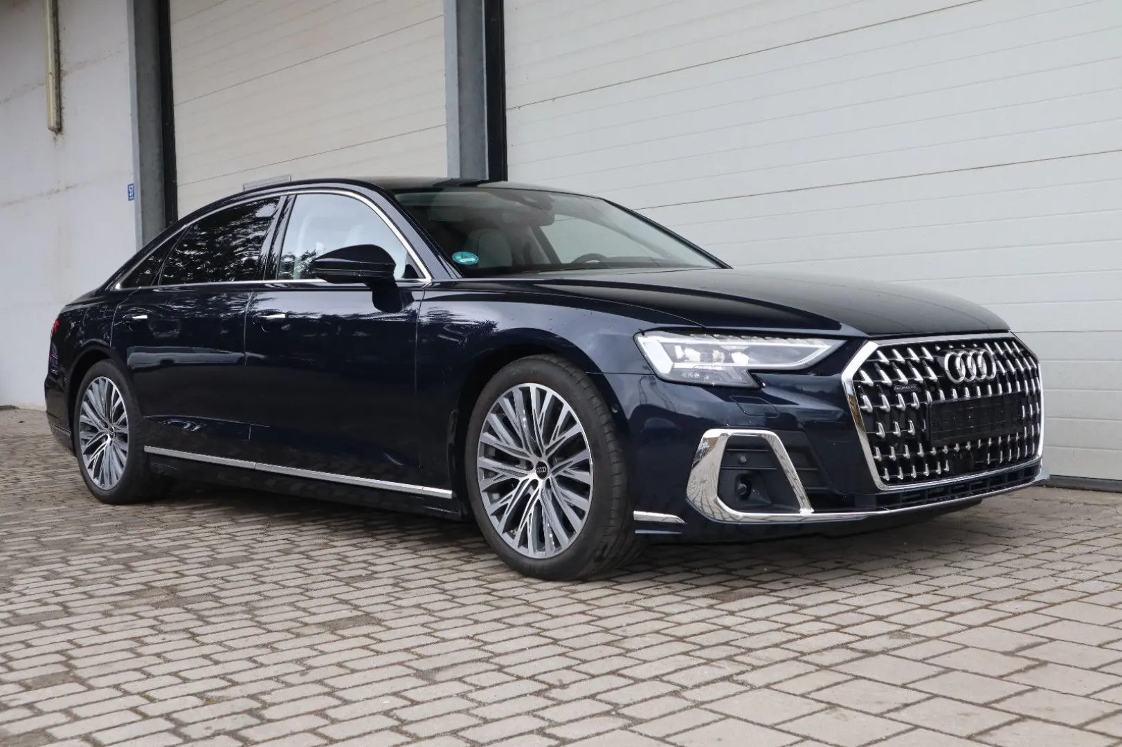 Audi A8L 60 TFSIe lang FULL EXCLUSIVE