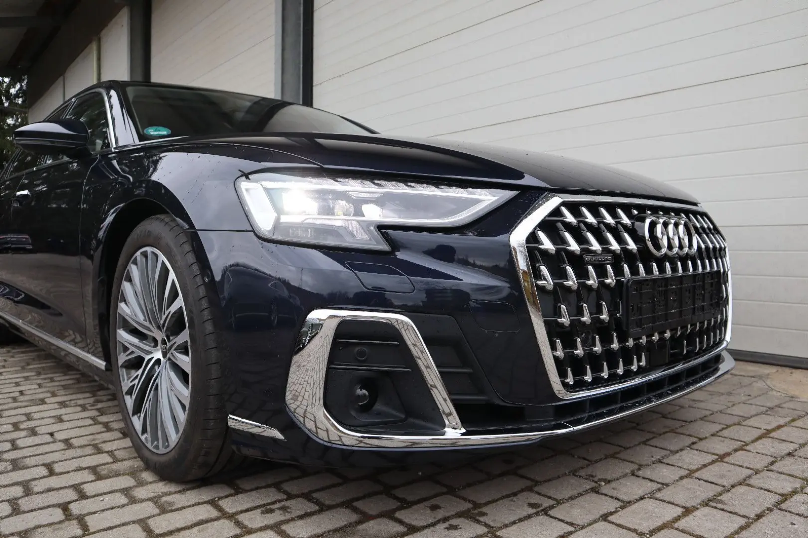 Audi A8L 60 TFSIe lang FULL EXCLUSIVE