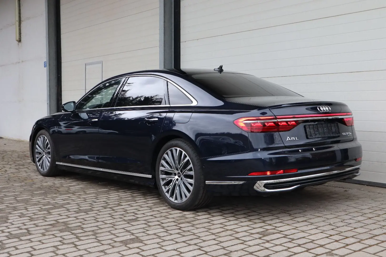 Audi A8L 60 TFSIe lang FULL EXCLUSIVE