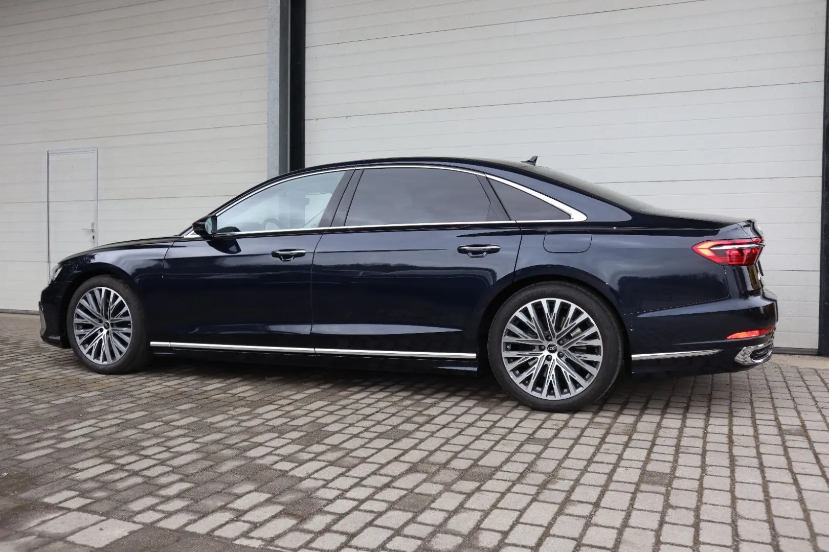 Audi A8L 60 TFSIe lang FULL EXCLUSIVE