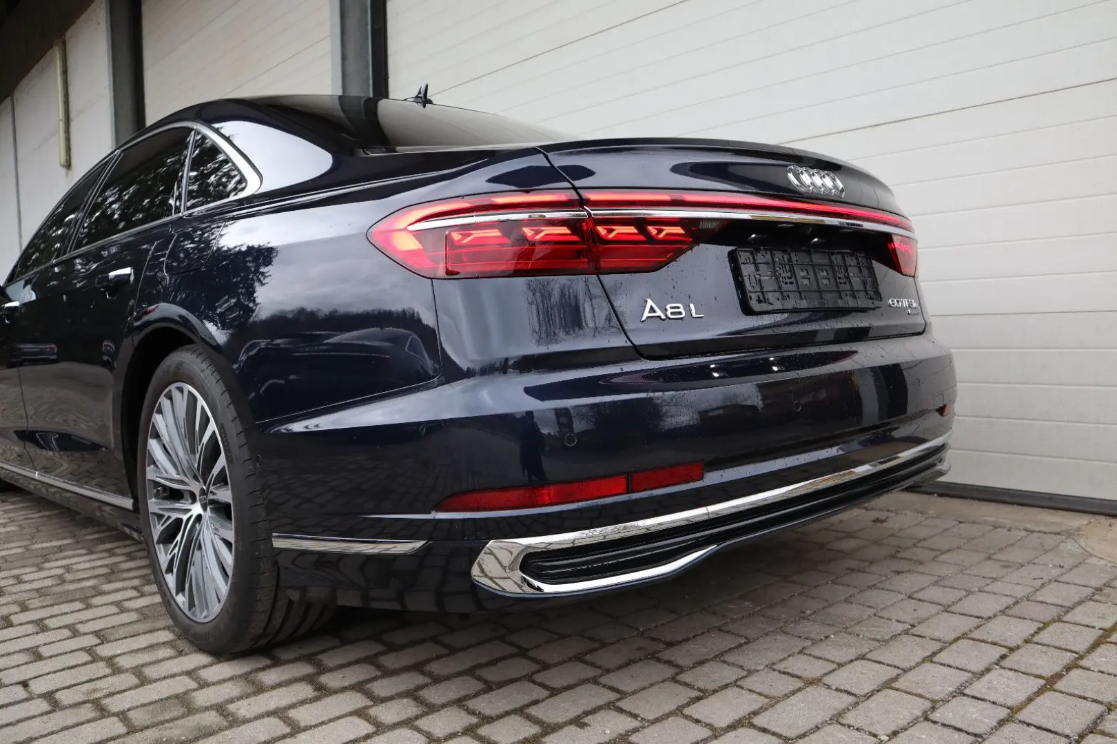 Audi A8L 60 TFSIe lang FULL EXCLUSIVE