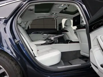 Audi A8L 60 TFSIe lang FULL EXCLUSIVE