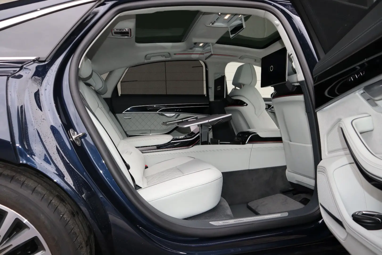 Audi A8L 60 TFSIe lang FULL EXCLUSIVE
