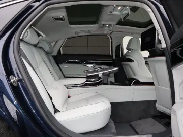 Audi A8L 60 TFSIe lang FULL EXCLUSIVE