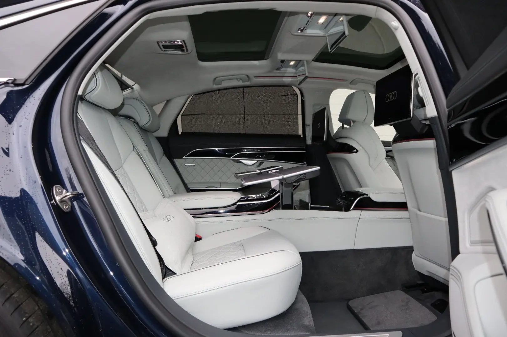 Audi A8L 60 TFSIe lang FULL EXCLUSIVE