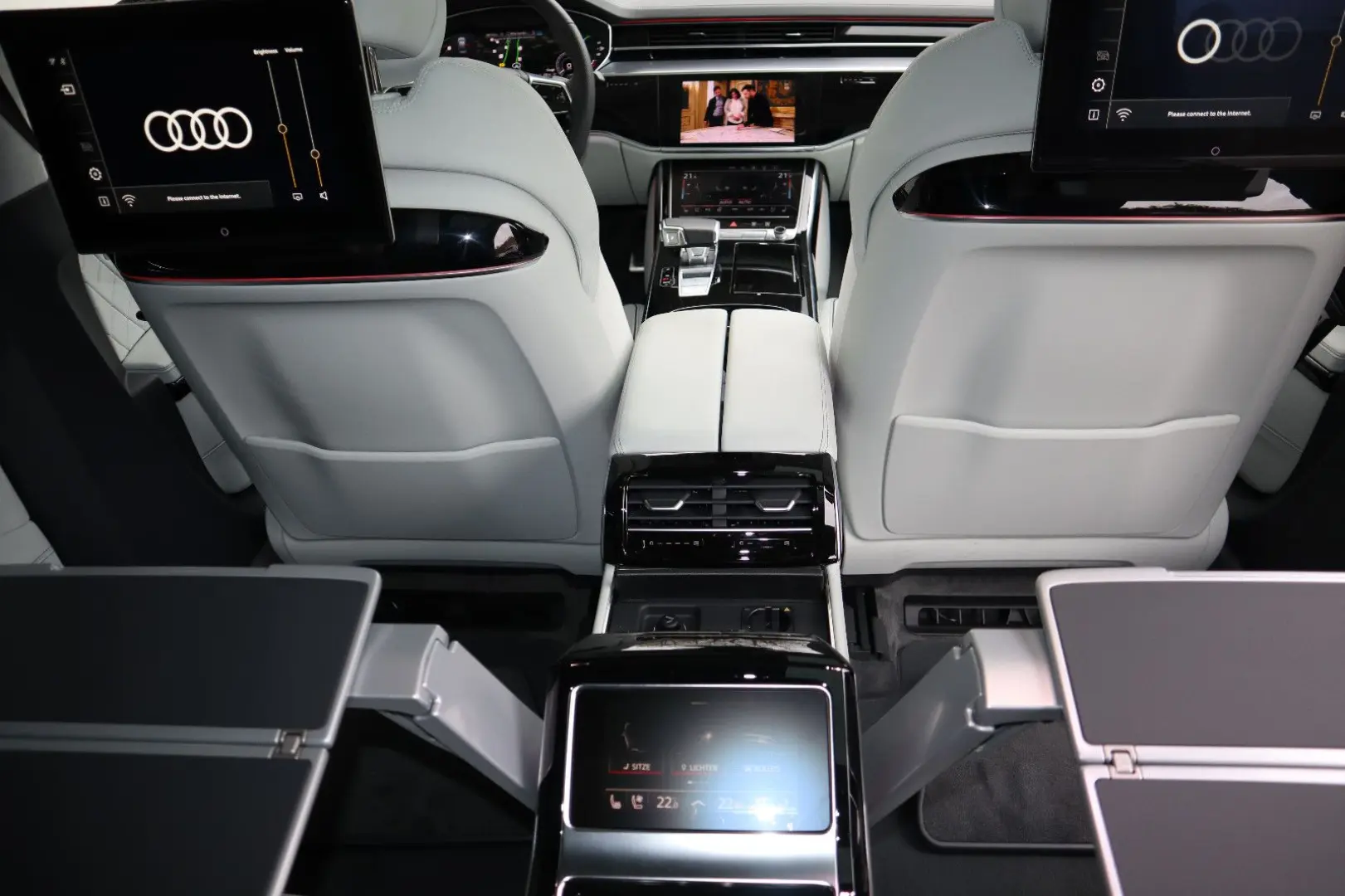 Audi A8L 60 TFSIe lang FULL EXCLUSIVE