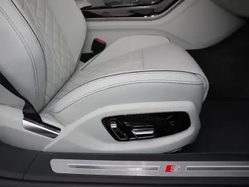 Audi A8L 60 TFSIe lang FULL EXCLUSIVE