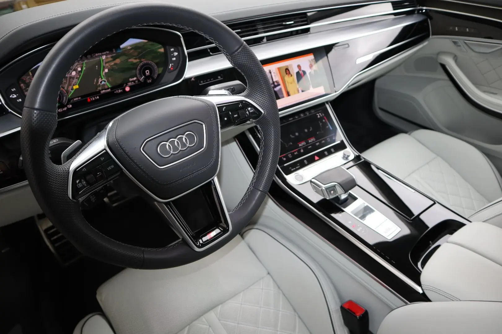 Audi A8L 60 TFSIe lang FULL EXCLUSIVE