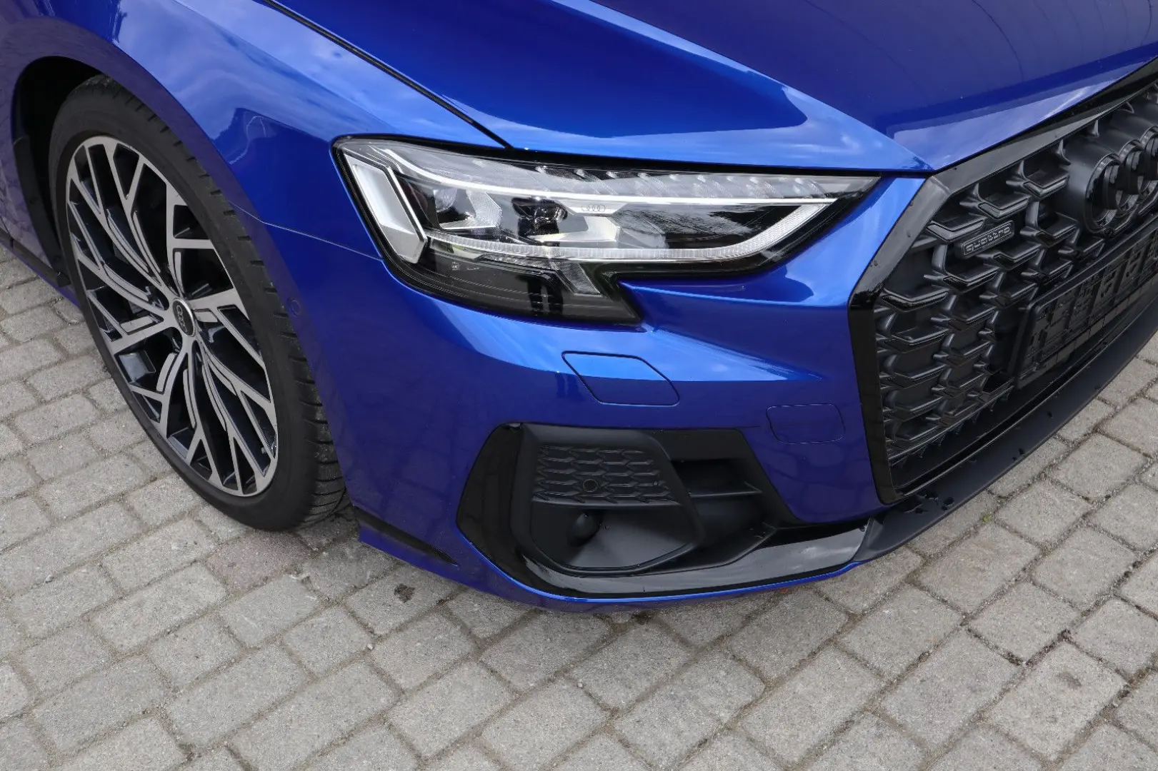 Audi A8L 60 TFSI V8 quattro lang exclusive