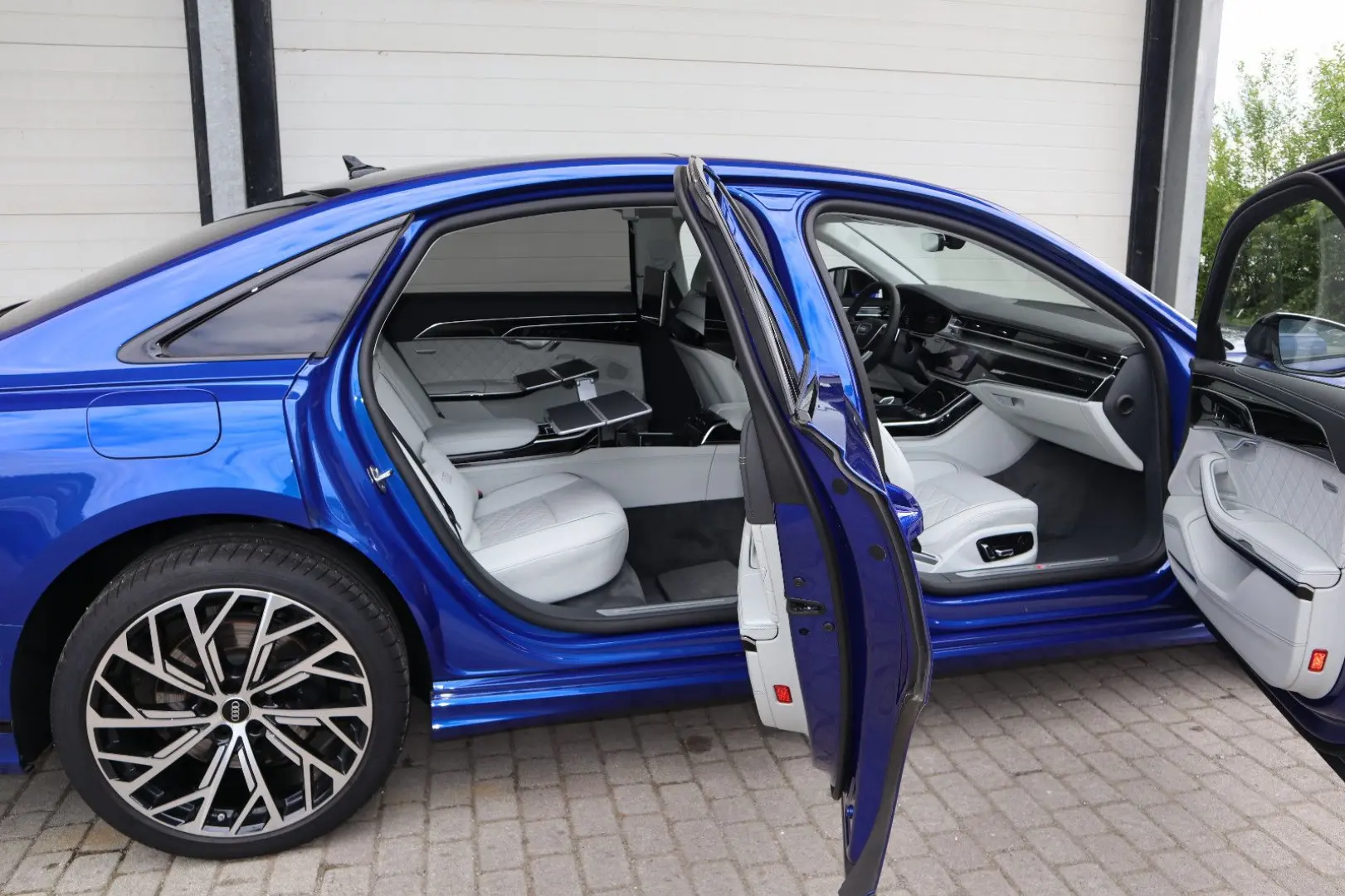 Audi A8L 60 TFSI V8 quattro lang exclusive