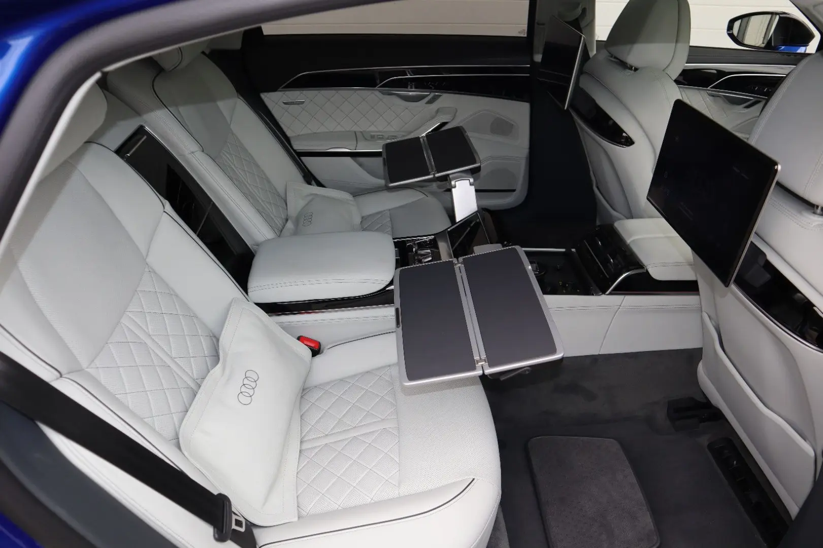 Audi A8L 60 TFSI V8 quattro lang exclusive