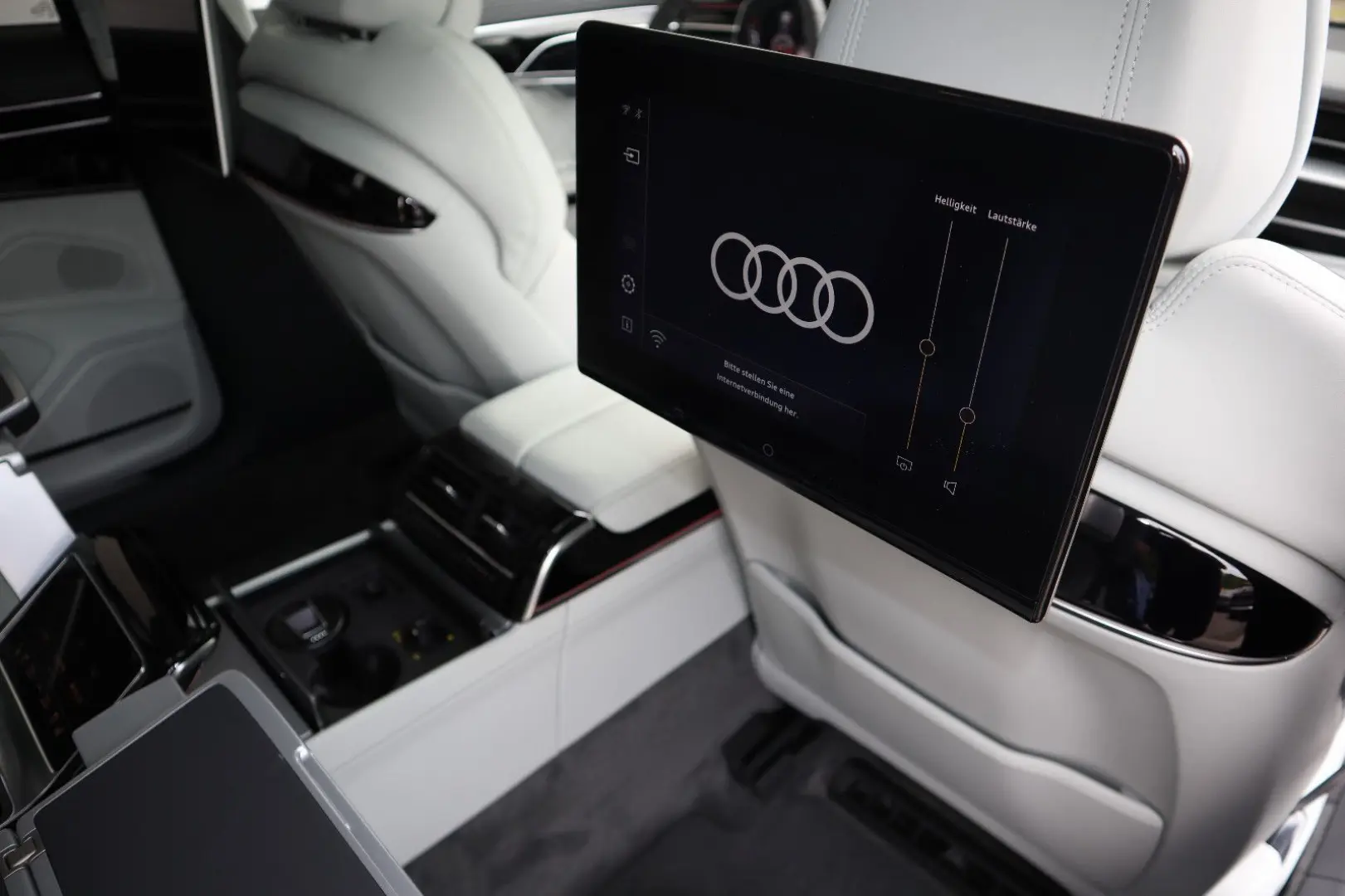 Audi A8L 60 TFSI V8 quattro lang exclusive