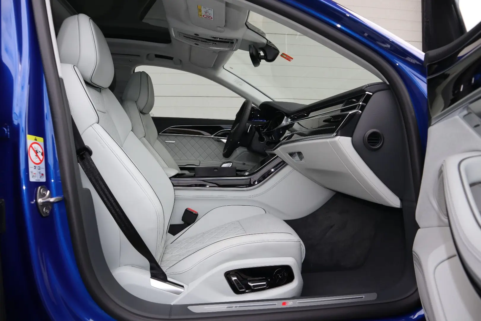 Audi A8L 60 TFSI V8 quattro lang exclusive