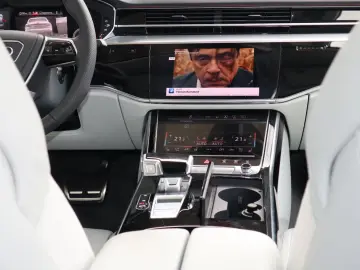 Audi A8L 60 TFSI V8 quattro lang exclusive