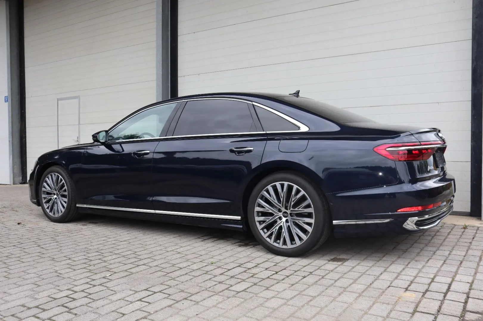 A8L 60 TFSI e lang FULL EXCLUSIVE
