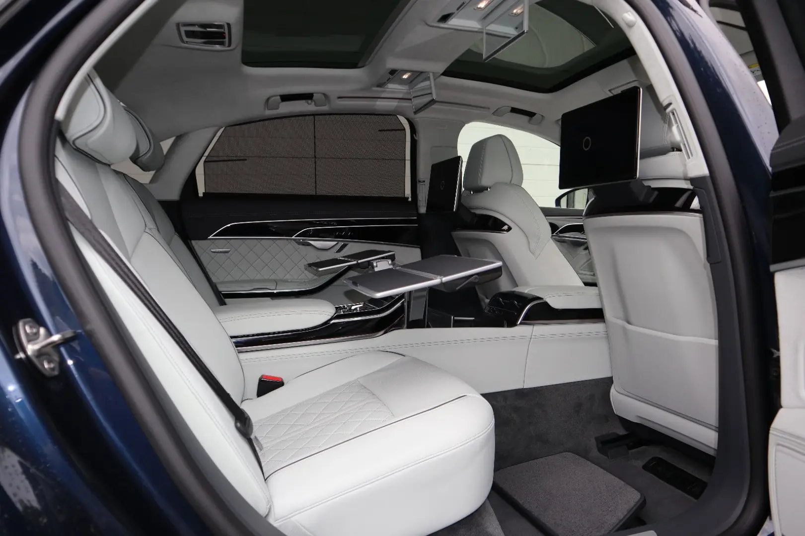 A8L 60 TFSI e lang FULL EXCLUSIVE