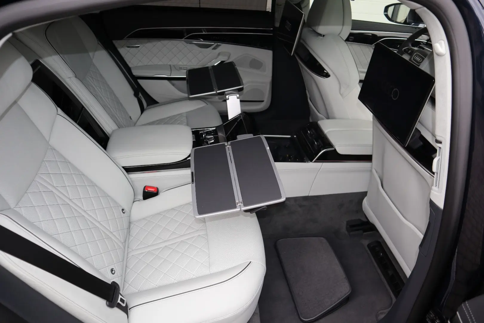 A8L 60 TFSI e lang FULL EXCLUSIVE