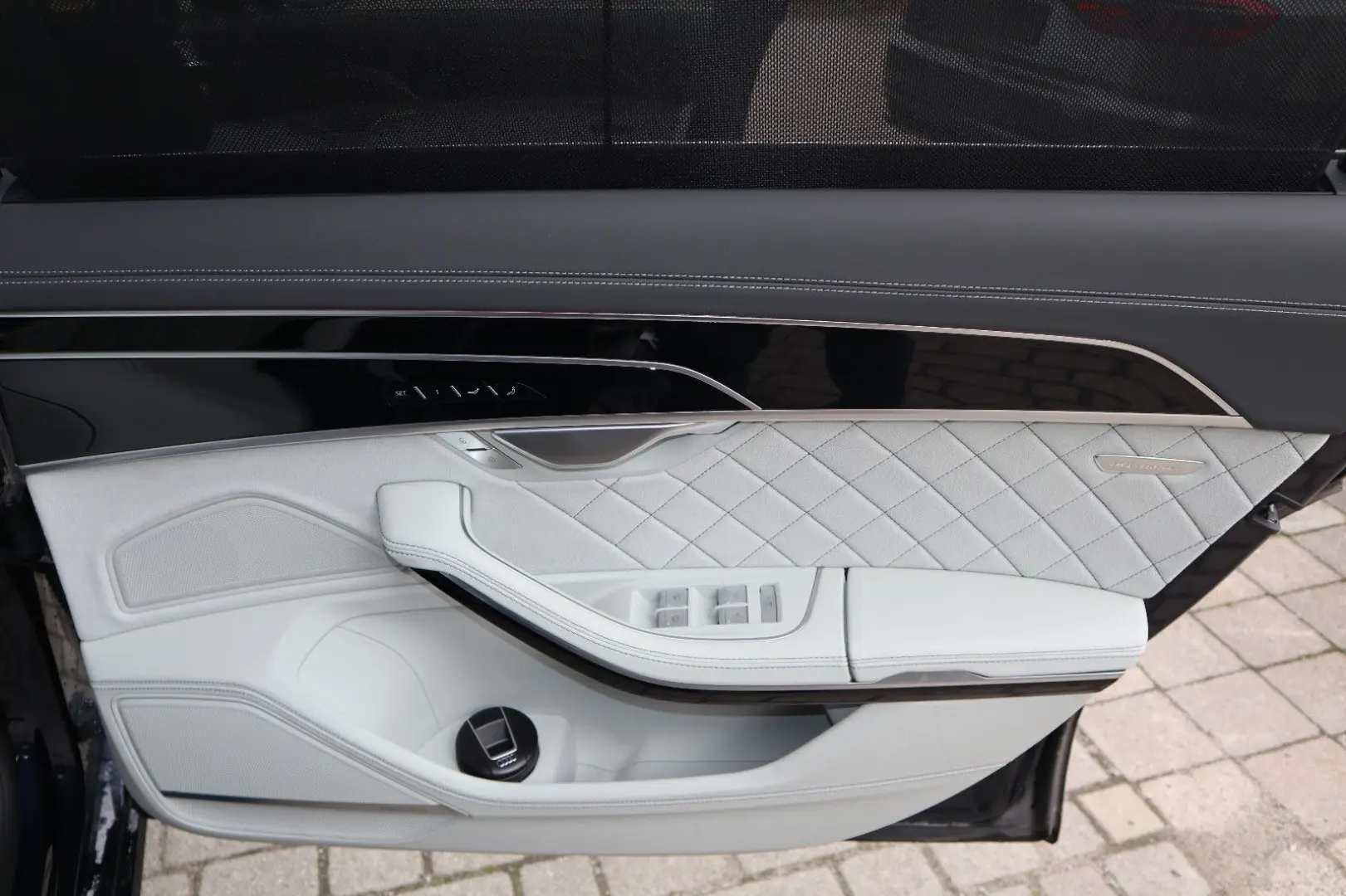 A8L 60 TFSI e lang FULL EXCLUSIVE