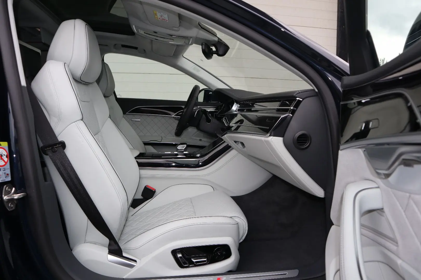 A8L 60 TFSI e lang FULL EXCLUSIVE