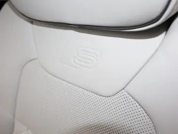 A8L 60 TFSI e lang FULL EXCLUSIVE