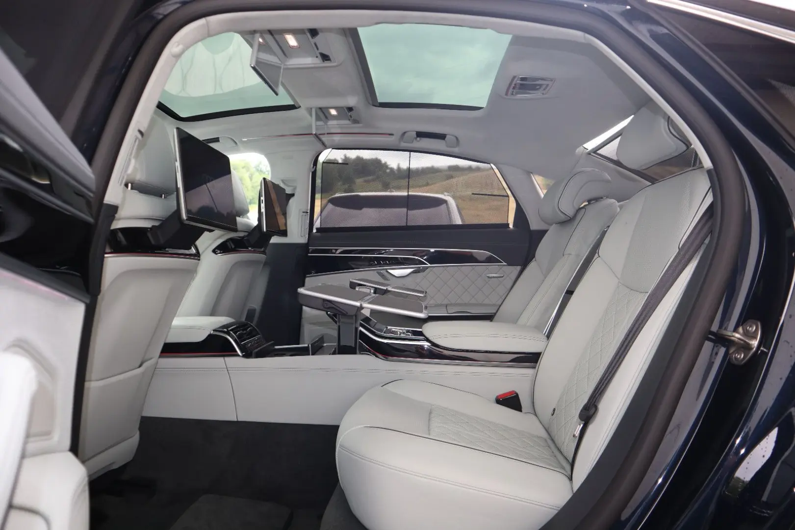 A8L 60 TFSI e lang FULL EXCLUSIVE