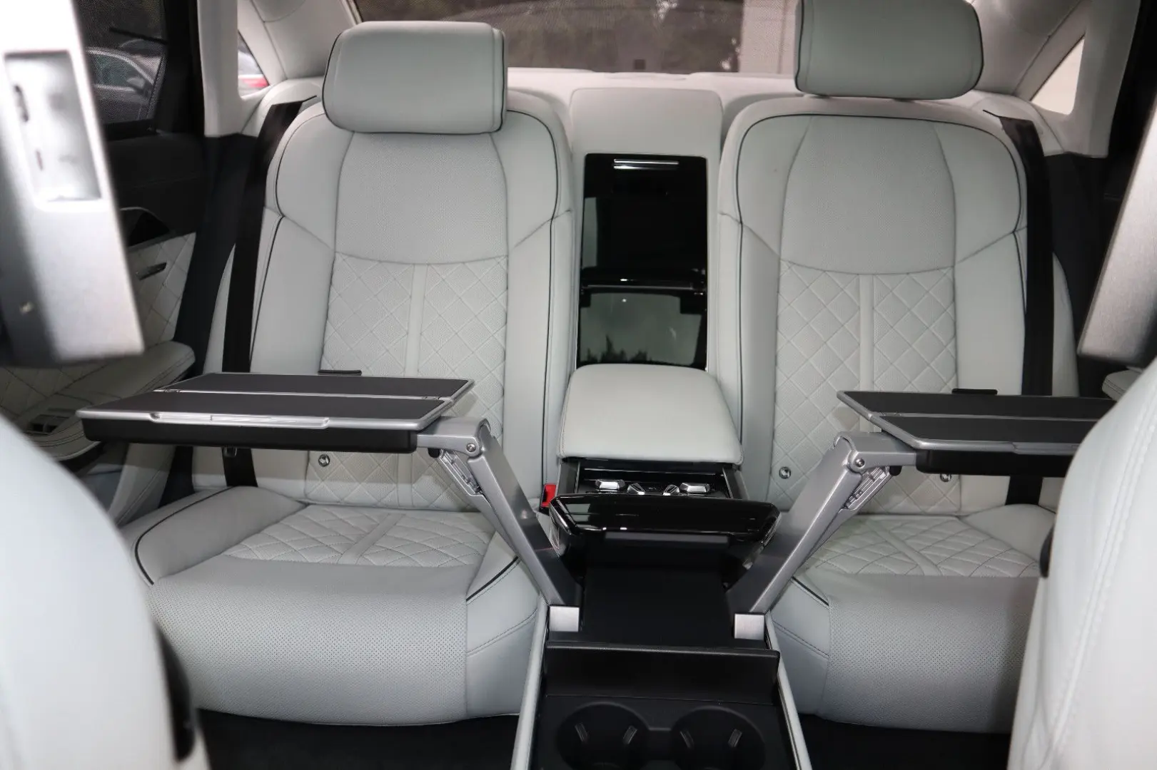 A8L 60 TFSI e lang FULL EXCLUSIVE
