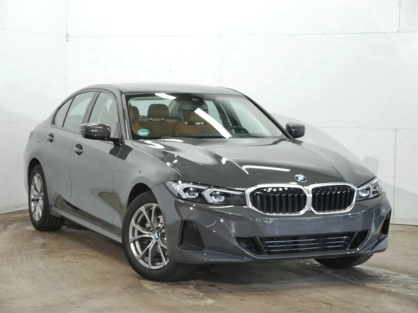318i Sport+ M Shadow Leder DrivingAs Widescreen