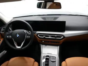 318i Sport+ M Shadow Leder DrivingAs Widescreen