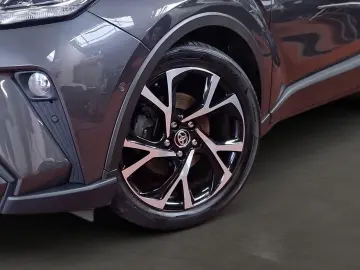 C-HR Hybrid Team D. 1.8 +Allwetterräder + Navi