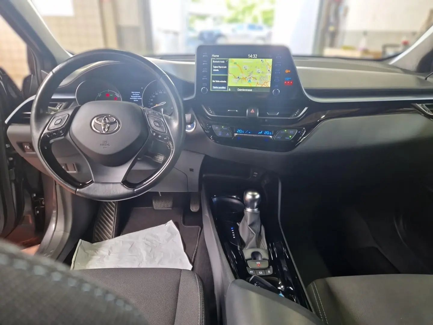 C-HR Hybrid Team D. 1.8 +Allwetterräder + Navi