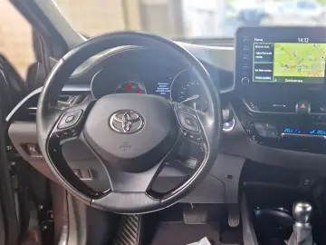 C-HR Hybrid Team D. 1.8 +Allwetterräder + Navi