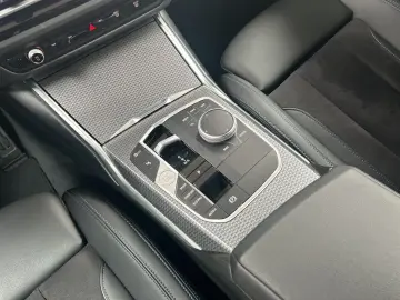 318d M Sport Pro|19