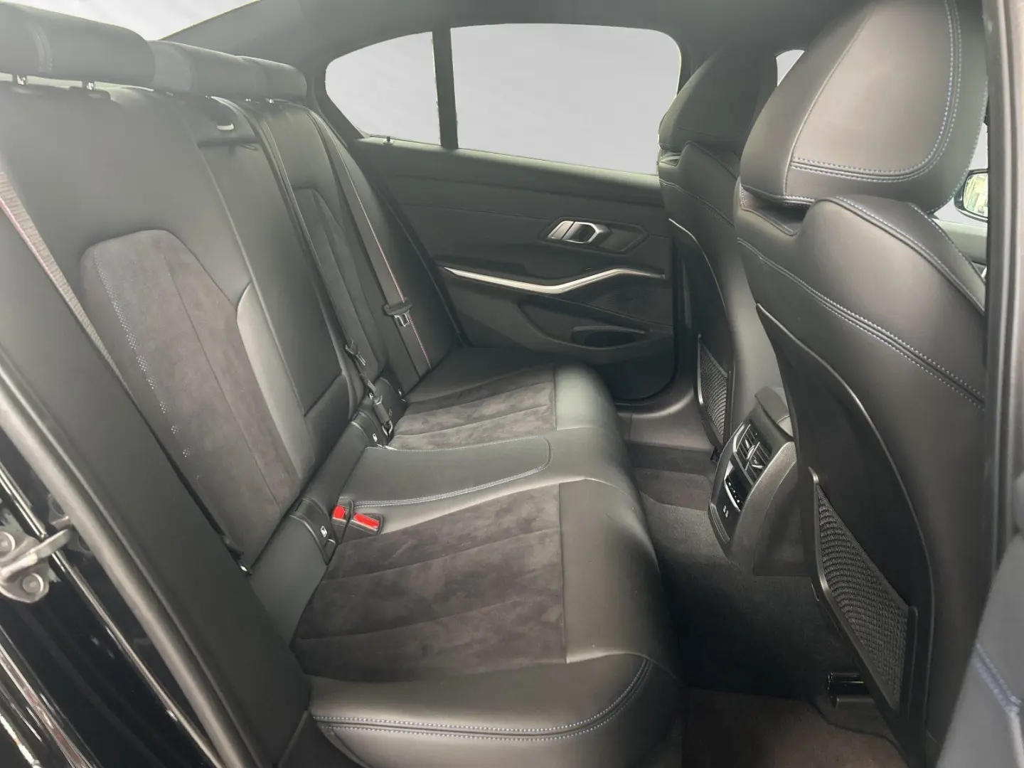 318d M Sport Pro|19