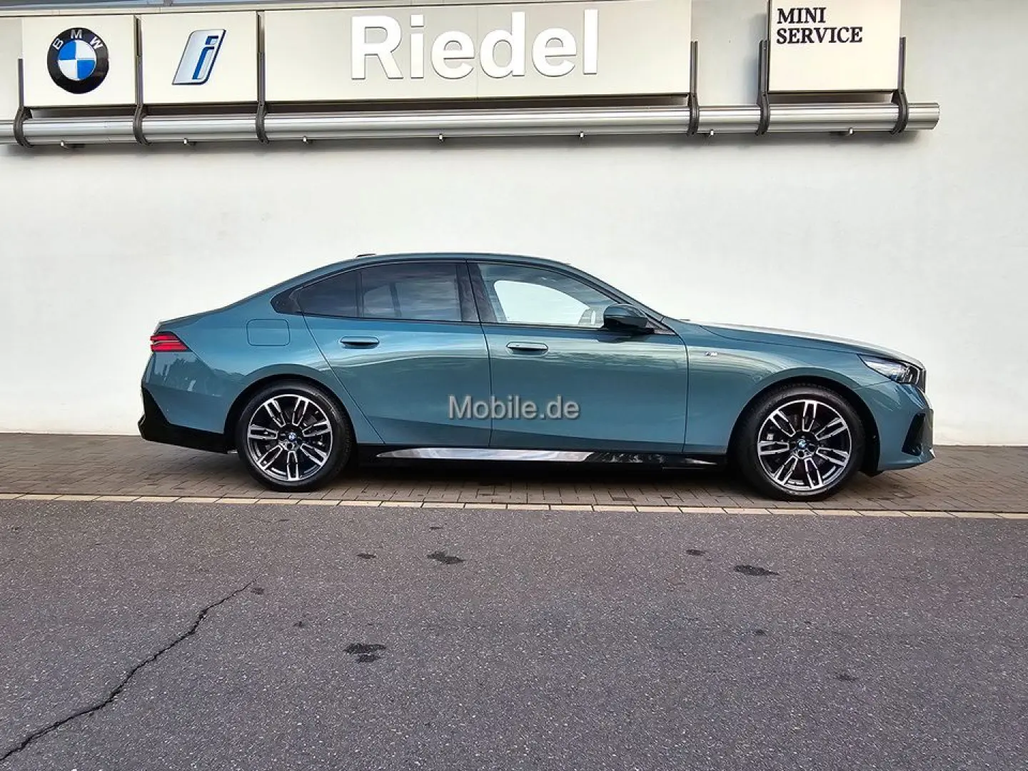 520i M Sportpaket*Komfortsitze*Pano*AHK*h/k*DA+*