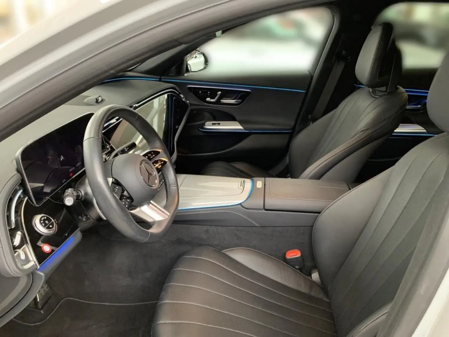 E 300 de 4M T *AMG*PANO*AHK*SITZKL*SUPERSCREEN*