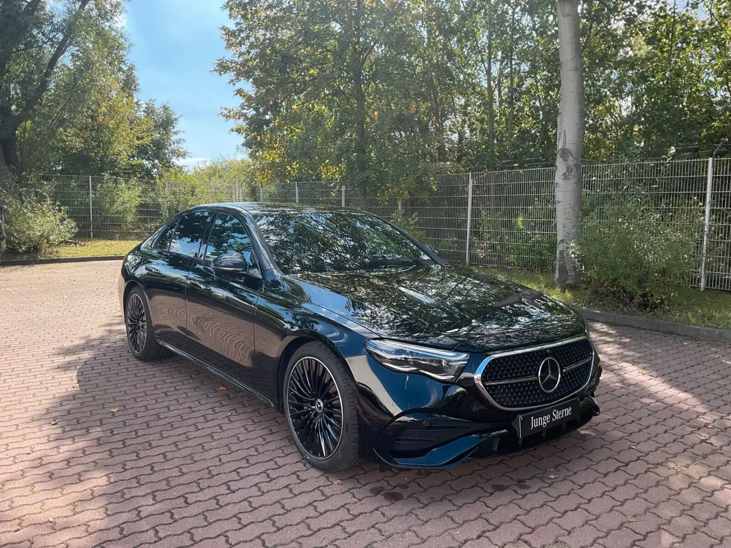 E 200 Limo AMG Night PanoD Dist 360K Superscreen
