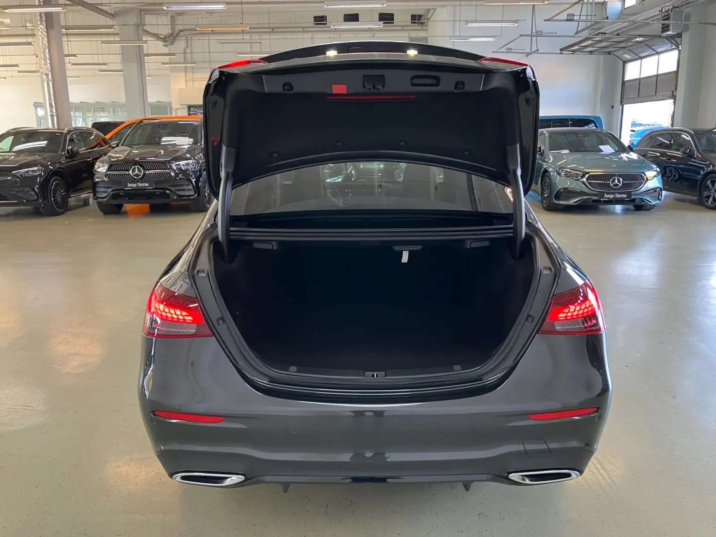 E 220 d AMG Pano Multibeam Distr Night RüCam
