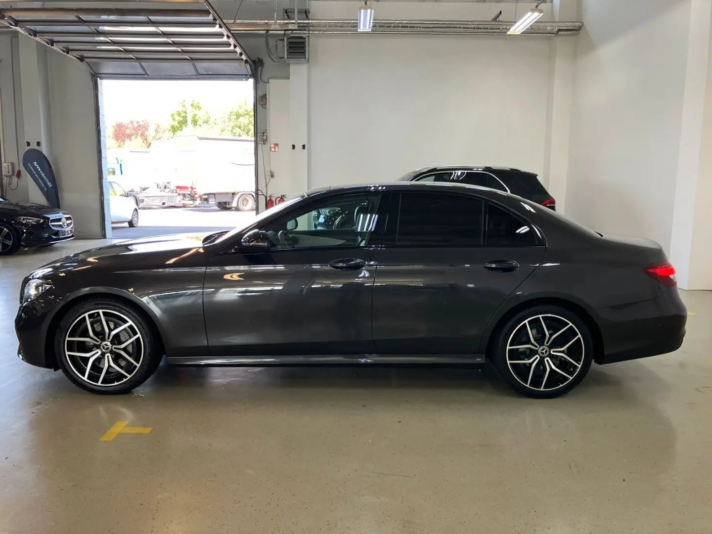 E 220 d AMG Pano Multibeam Distr Night RüCam