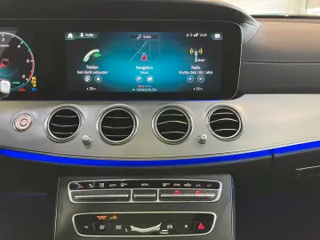 E 220 d AMG Pano Multibeam Distr Night RüCam