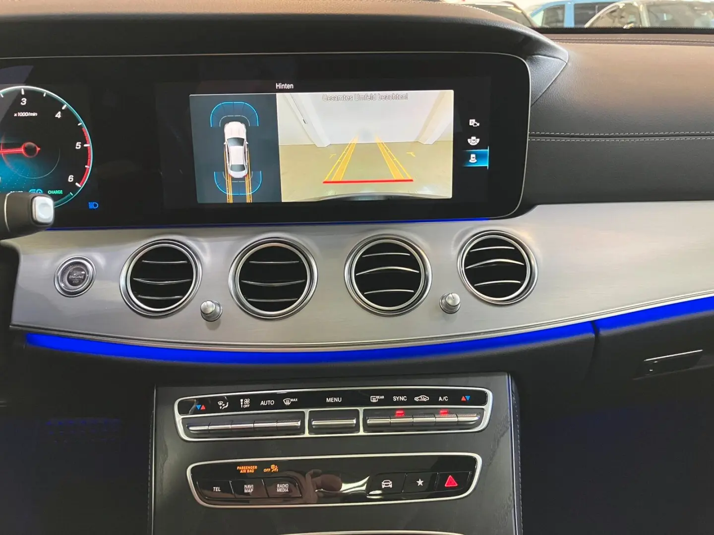 E 220 d AMG Pano Multibeam Distr Night RüCam