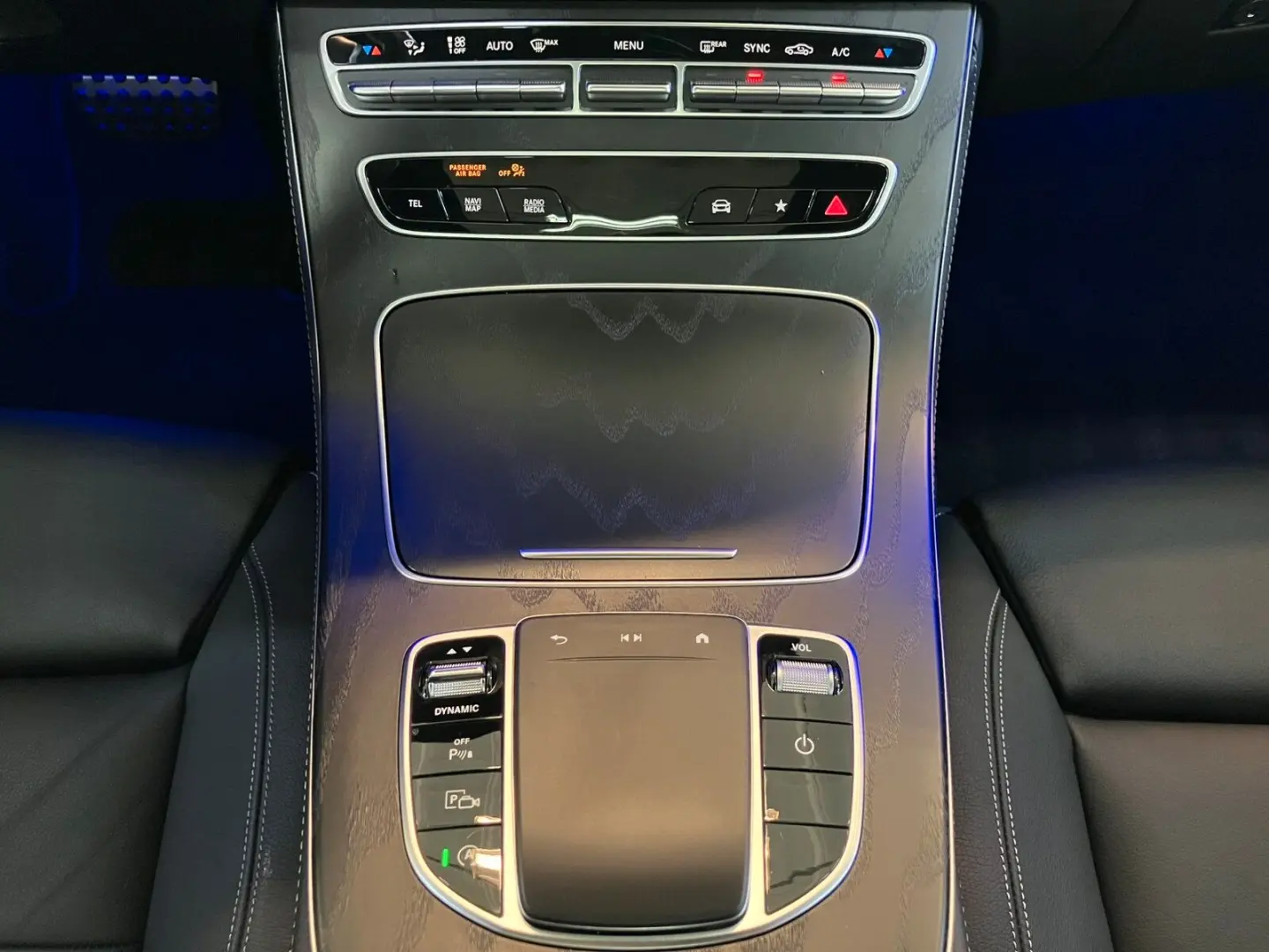 E 220 d AMG Pano Multibeam Distr Night RüCam