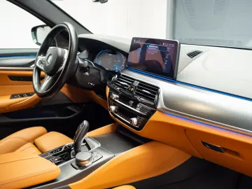 BMW 545e xDrive Pachet M Plug in Hybrid