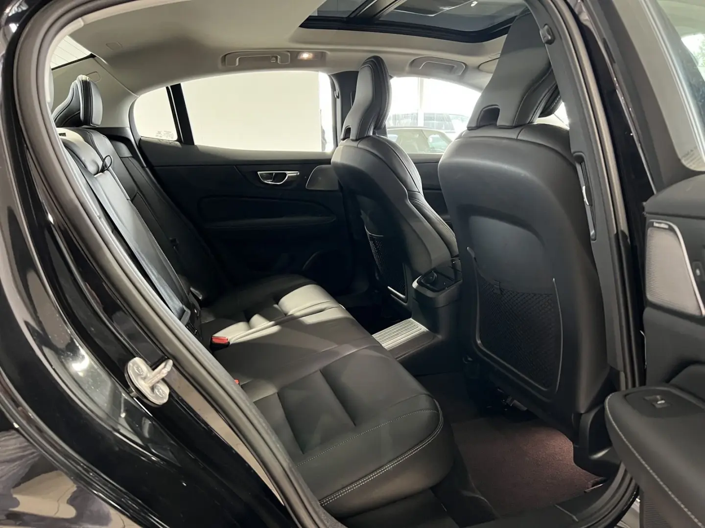 S60 T8 Ultimate Dark Recharge AWD B&W Massage