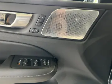 S60 T8 Ultimate Dark Recharge AWD B&W Massage