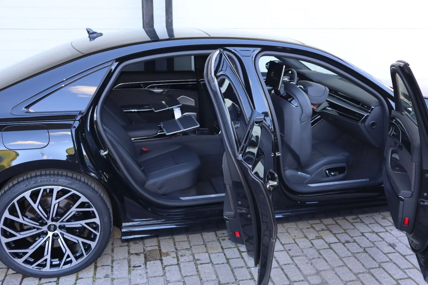 Audi A8L 60 TFSIe lang exclusive