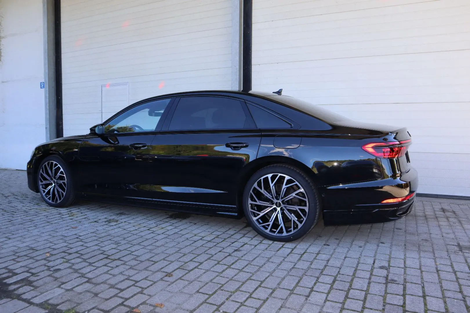 Audi A8L 60 TFSIe lang exclusive