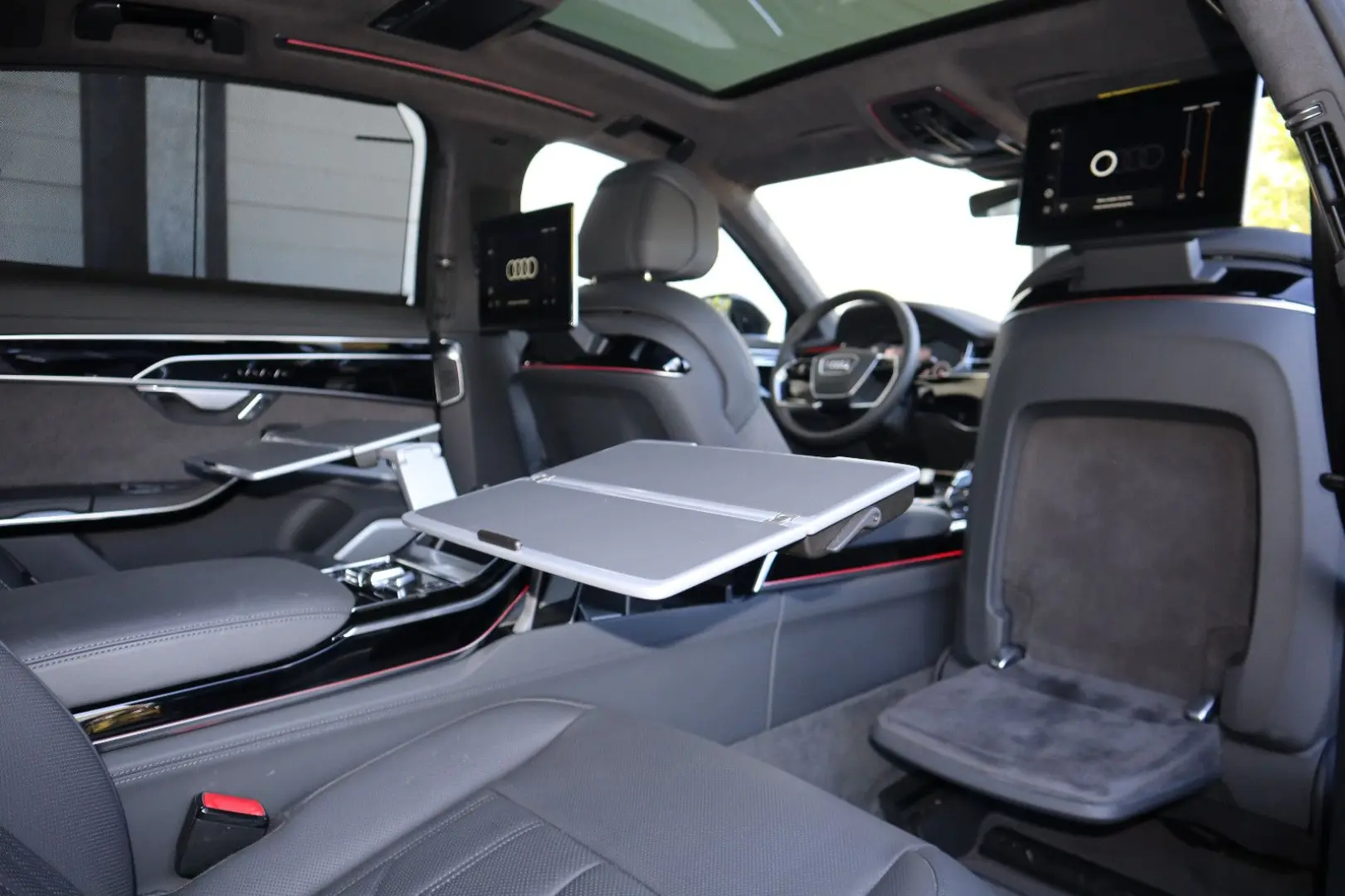 Audi A8L 60 TFSIe lang exclusive
