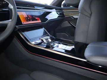 Audi A8L 60 TFSIe lang exclusive
