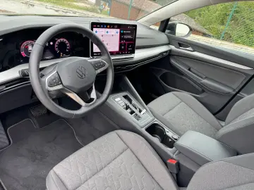 Golf VIII Life 1.5 eTSI 7-DSG KAMERA LED HUD