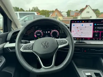 Golf VIII Life 1.5 eTSI 7-DSG KAMERA LED HUD